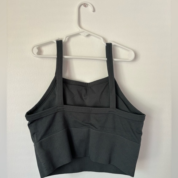 Cropped Tank Top 2 Pack (Pro-Fit Seamless) Worn few times, in great condition! - Picture 6 of 6